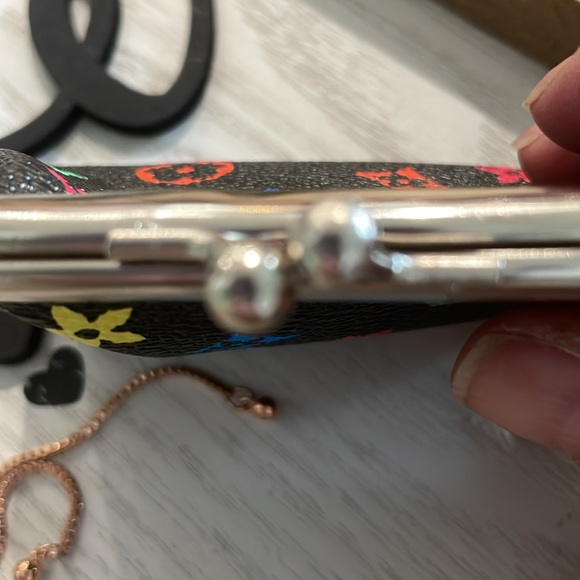 🔥Hand-painted Black little purse with tons of flowers we love and the colors! - Picture 4 of 5